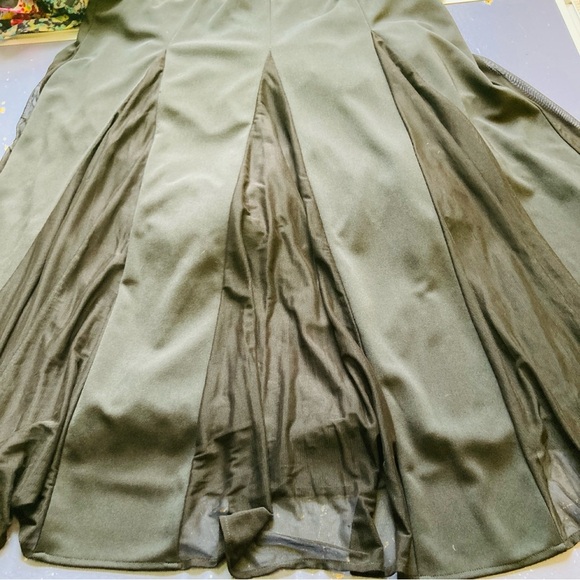 JS Boutique Beaded Gown,  NWT, Size 12 - Picture 16 of 16